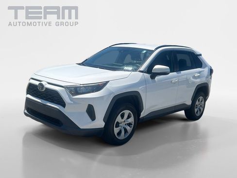 Used 2019 Toyota RAV4 LE FWD image 3