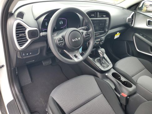 Used 2025 Kia Soul LX image 11
