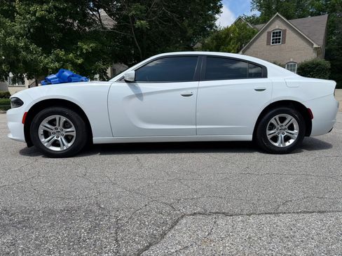 Used 2021 Dodge Charger SXT RWD image 2