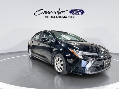 Used 2024 Toyota Corolla LE FWD image 2