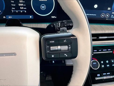 Used 2025 Hyundai Santa Fe Calligraphy image 18