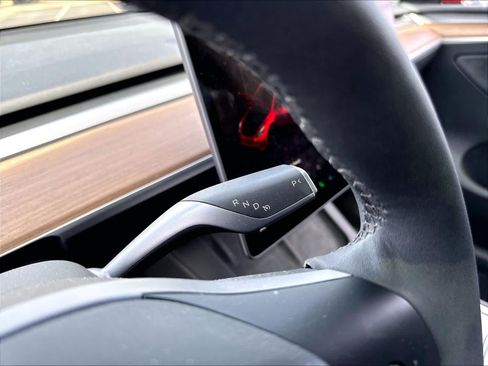 Used 2024 Tesla Model Y 2WD image 18