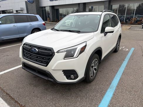 Used 2023 Subaru Forester Premium image 3