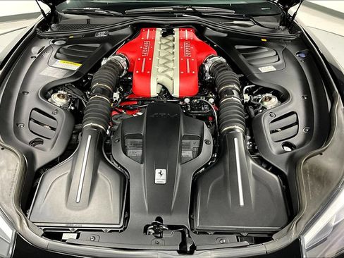 Used 2018 Ferrari GTC4Lusso AWD/4WD image 28