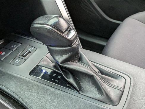 Certified 2022 Toyota Venza LE image 11