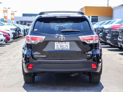 Used 2015 Toyota Highlander LE FWD image 5