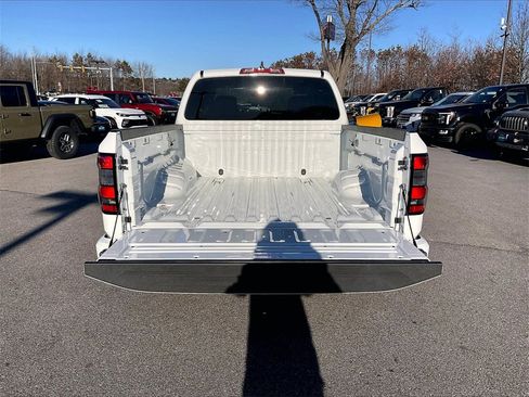 Used 2025 Nissan Frontier SV image 31