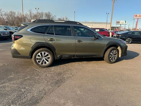 Used 2025 Subaru Outback Premium image 4