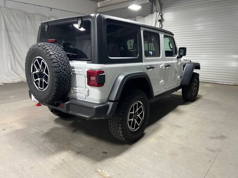 Used 2025 Jeep Wrangler Unlimited Rubicon AWD/4WD image 7