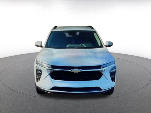 Used 2025 Chevrolet Trax LT image 7