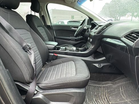 Used 2019 Ford Edge SE image 27