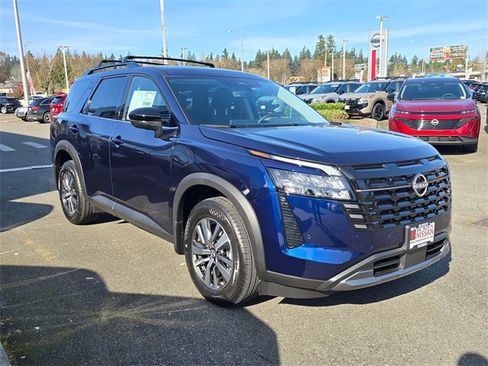 New 2026 Nissan Pathfinder SL image 3