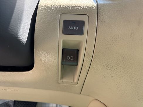 Used 2011 Lexus LS 460 w/ Luxury Value Edition RWD image 46