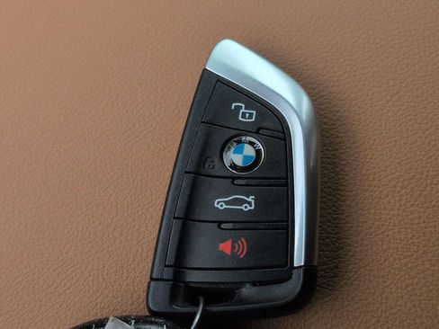 New 2025 BMW 330i xDrive Sedan w/ Premium Package AWD/4WD image 36