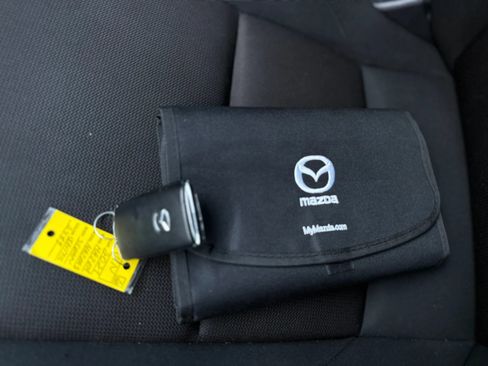 Used 2021 MAZDA MAZDA3 s image 31