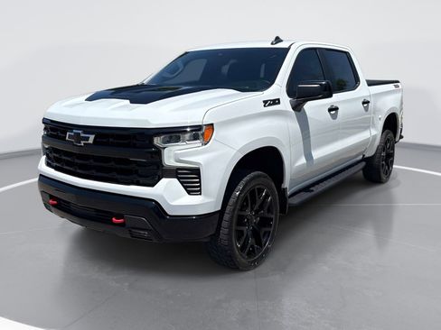 Used 2022 Chevrolet Silverado 1500 LT Trail Boss w/ Convenience Package II AWD/4WD image 3