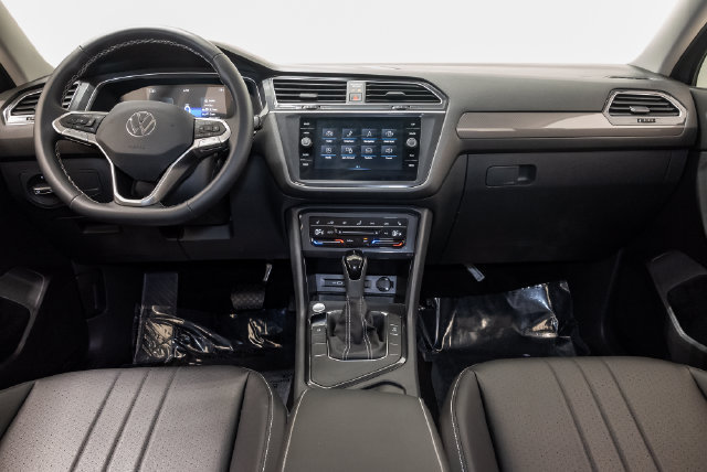 Used 2023 Volkswagen Tiguan SE FWD image 29