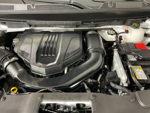 Used 2025 GMC Acadia AT4 image 28