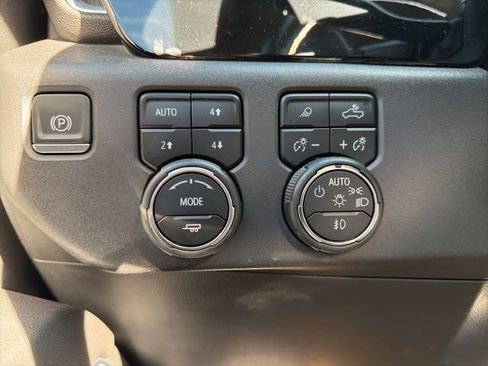 Used 2022 Chevrolet Silverado 1500 LT Trail Boss w/ LT Trail Boss Premium Package image 18