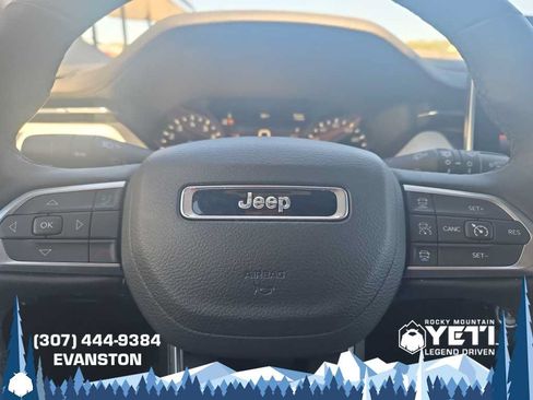 Used 2025 Jeep Compass Limited AWD/4WD image 19