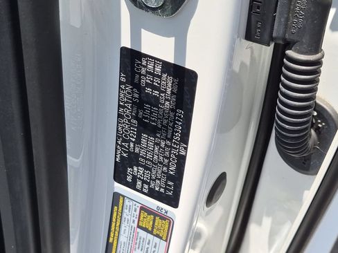 Used 2025 Kia Niro LX FWD image 35