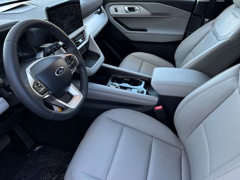 New 2026 Ford Explorer Active w/ Active Comfort Package image 9