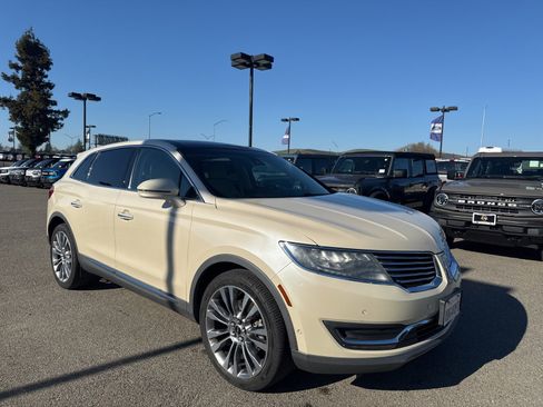 Used 2018 Lincoln MKX Reserve w/ Luxury Package image 2