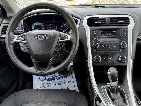 Used 2016 Ford Fusion SE image 10