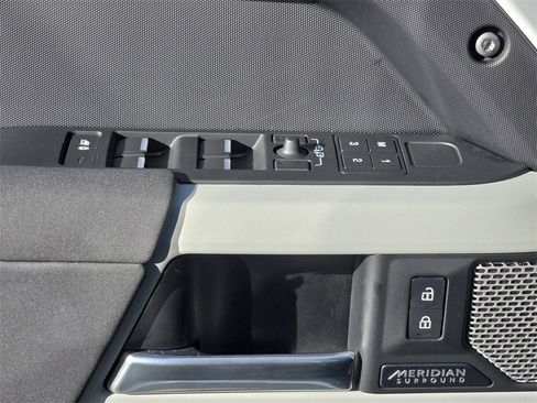 Certified 2023 Land Rover Defender 130 X-Dynamic SE image 29