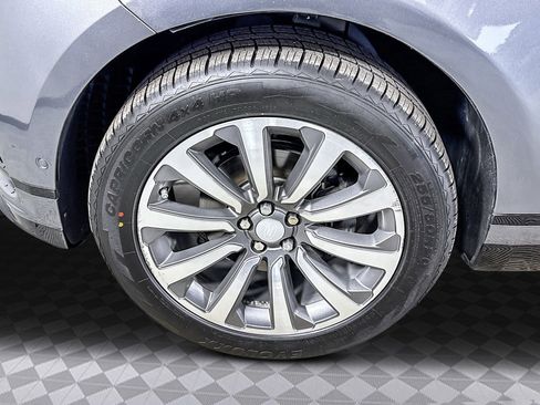 Used 2018 Land Rover Range Rover Velar R-Dynamic SE image 32