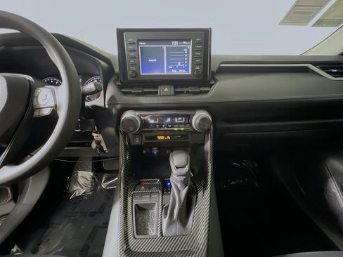 Used 2019 Toyota RAV4 LE image 25