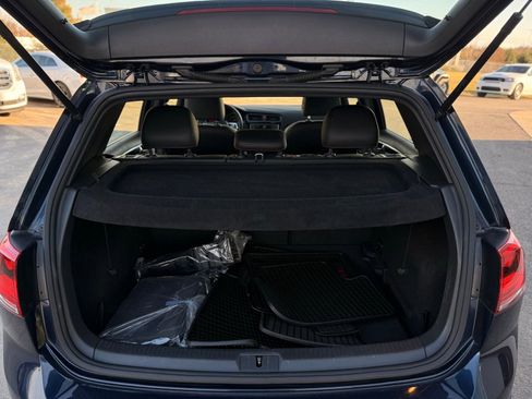 Used 2017 Volkswagen GTI SE image 32