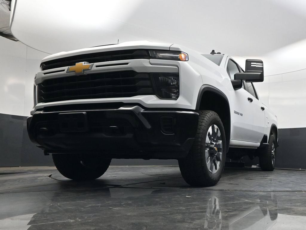 Used 2024 Chevrolet Silverado 2500 Custom AWD/4WD image 43