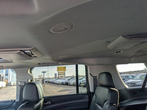 Used 2019 Chevrolet Suburban Premier image 29