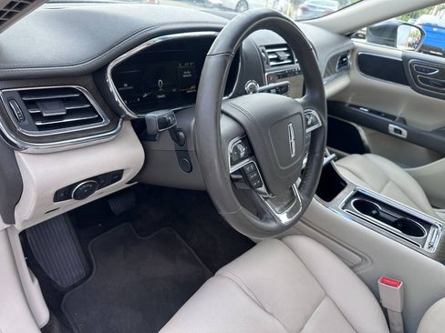 Used 2018 Lincoln Continental Select w/ Continental Climate Package FWD image 13