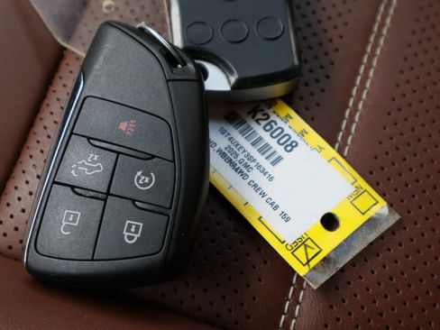 Used 2025 GMC Sierra 2500 Denali Ultimate image 37