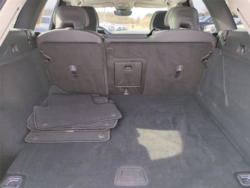 Certified 2025 Volvo XC60 B5 Plus image 22