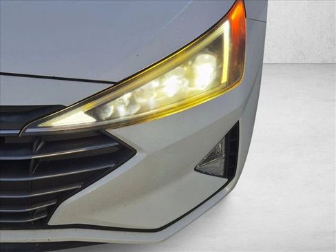 Used 2019 Hyundai Elantra Limited w/ Cargo Package FWD image 9