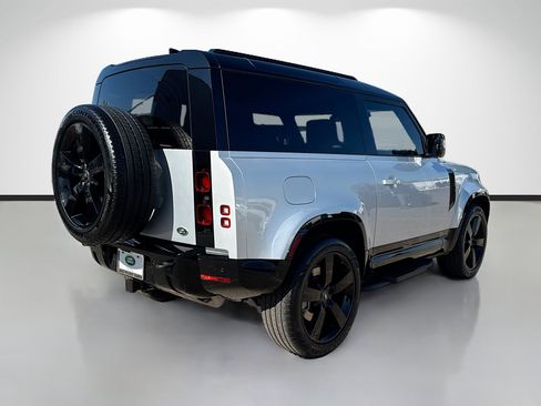 Used 2023 Land Rover Defender 90 X-Dynamic SE image 5