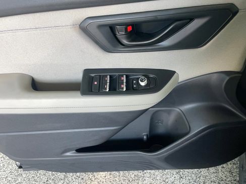 Used 2025 Subaru Forester Premium image 17