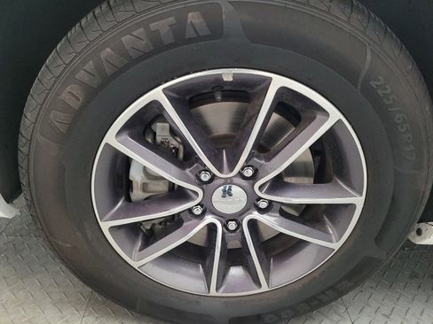 Used 2017 Dodge Grand Caravan SXT FWD image 31