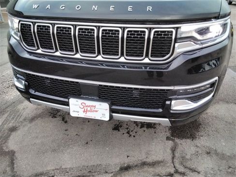 Used 2024 Jeep Wagoneer L Series II image 14
