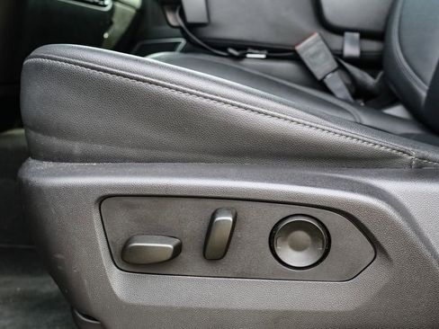 Certified 2025 GMC Sierra 1500 SLT image 10