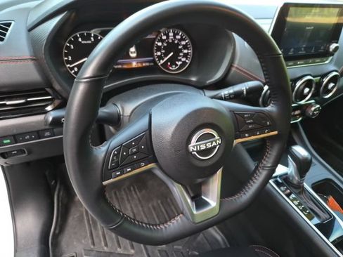 Used 2024 Nissan Sentra SR FWD image 17