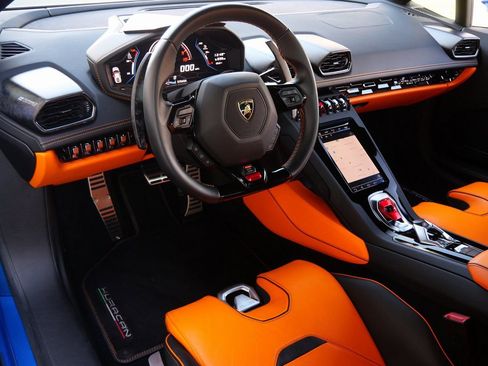 Used 2020 Lamborghini Huracan EVO image 14