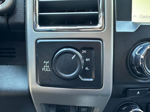 Used 2017 Ford F250 Lariat w/ Chrome Package image 38