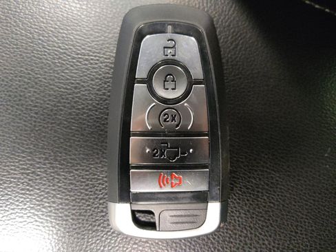 Used 2020 Ford Fusion SEL FWD image 32