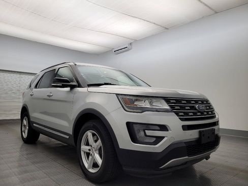 Used 2017 Ford Explorer XLT w/ Equipment Group 202A image 13