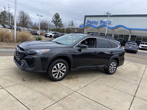 Used 2024 Subaru Outback Premium image 5