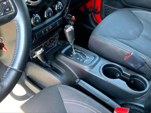 Used 2017 Jeep Wrangler Unlimited Rubicon AWD/4WD image 15